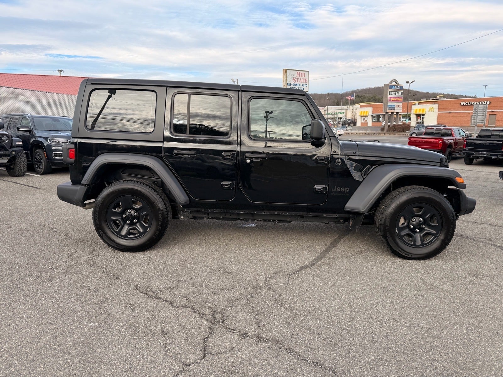 2023 Jeep Wrangler 4-Door Sport 4x4