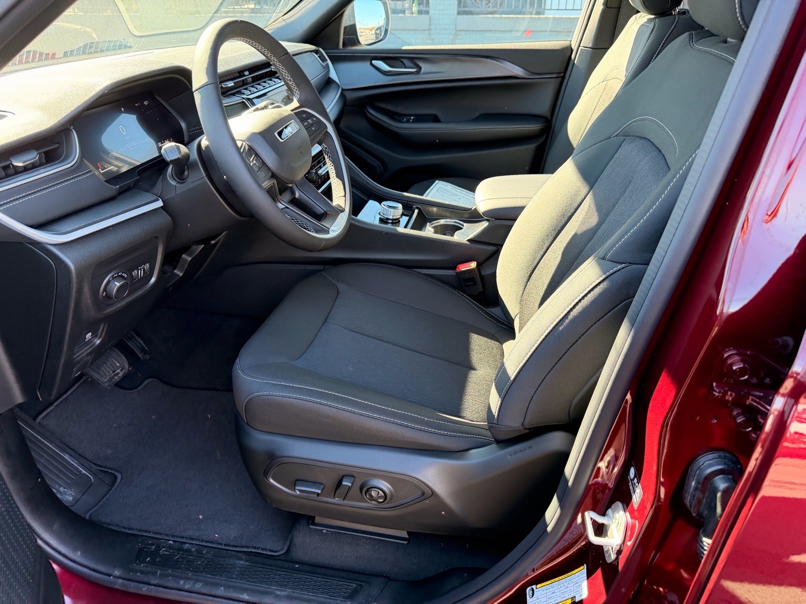 2026 Jeep Grand Cherokee GRAND CHEROKEE LAREDO X 4X4