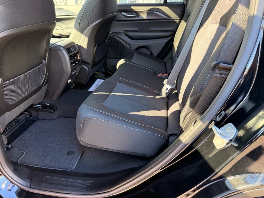 2025 Jeep Grand Cherokee Laredo X 4x4