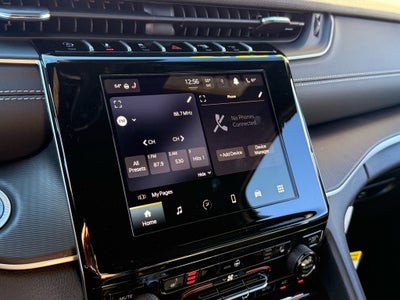 2025 Jeep Grand Cherokee Laredo X 4x4