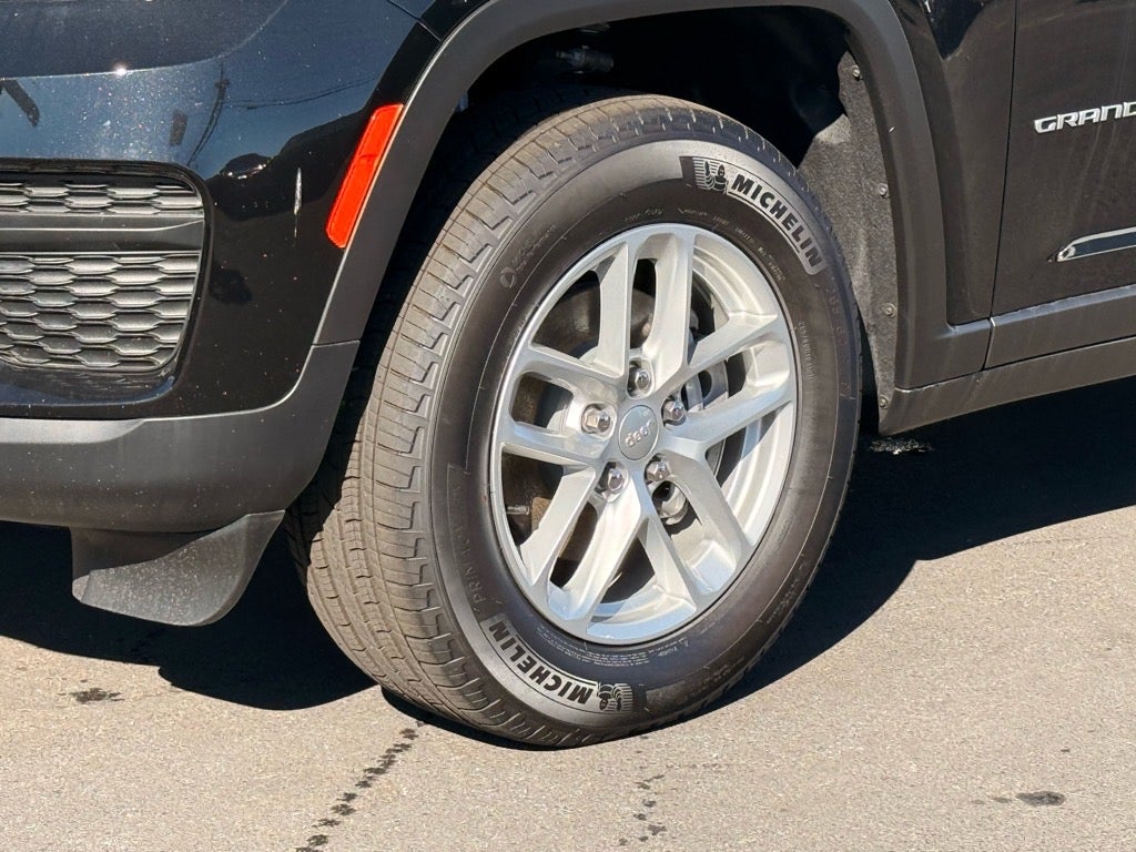 2025 Jeep Grand Cherokee Laredo X 4x4