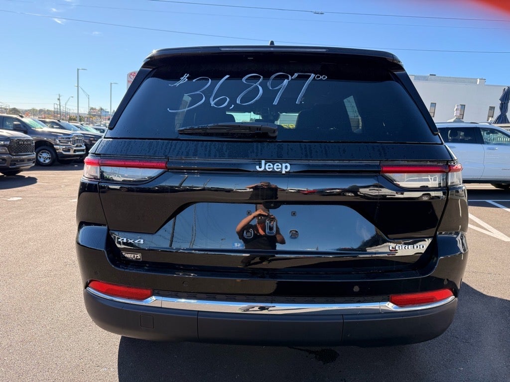 2025 Jeep Grand Cherokee Laredo X 4x4