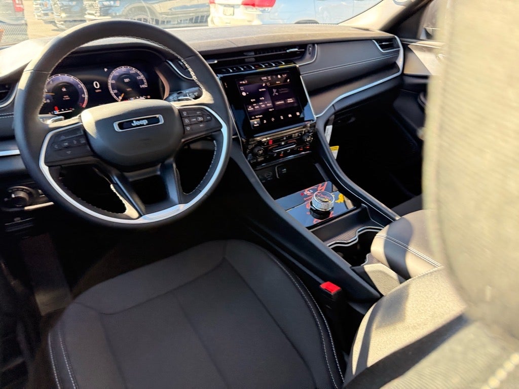 2025 Jeep Grand Cherokee Laredo X 4x4