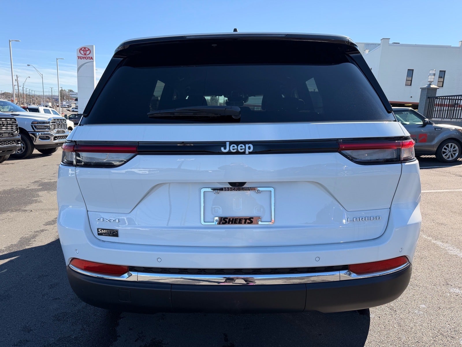 2026 Jeep Grand Cherokee GRAND CHEROKEE LAREDO 4X4