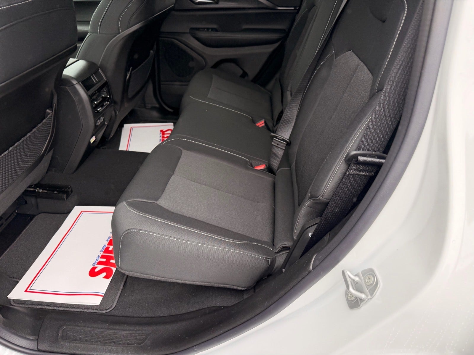 2026 Jeep Grand Cherokee GRAND CHEROKEE LAREDO X 4X4