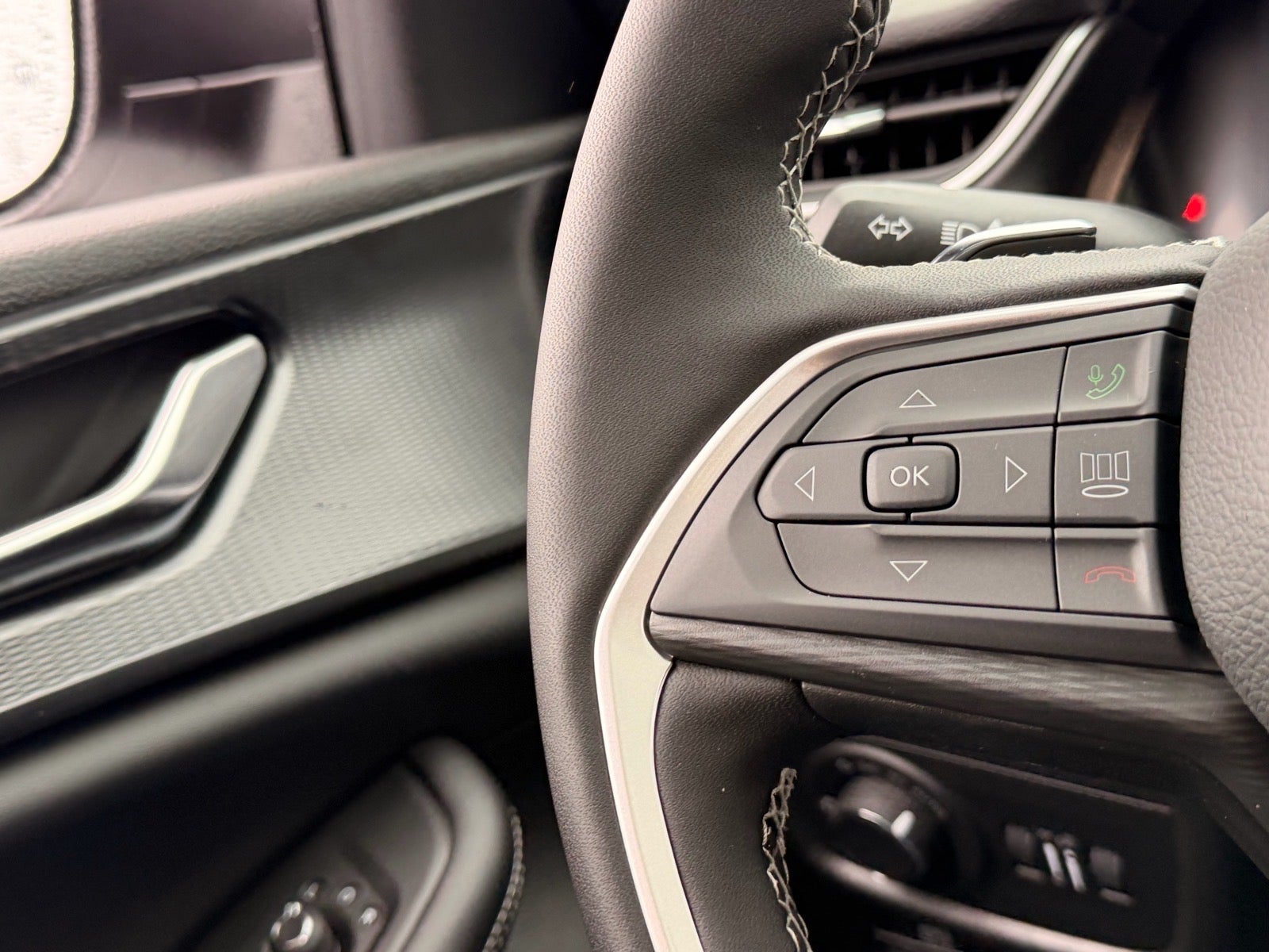 2026 Jeep Grand Cherokee GRAND CHEROKEE LAREDO X 4X4