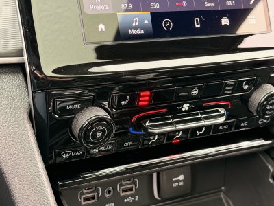 2026 Jeep Grand Cherokee GRAND CHEROKEE LAREDO X 4X4