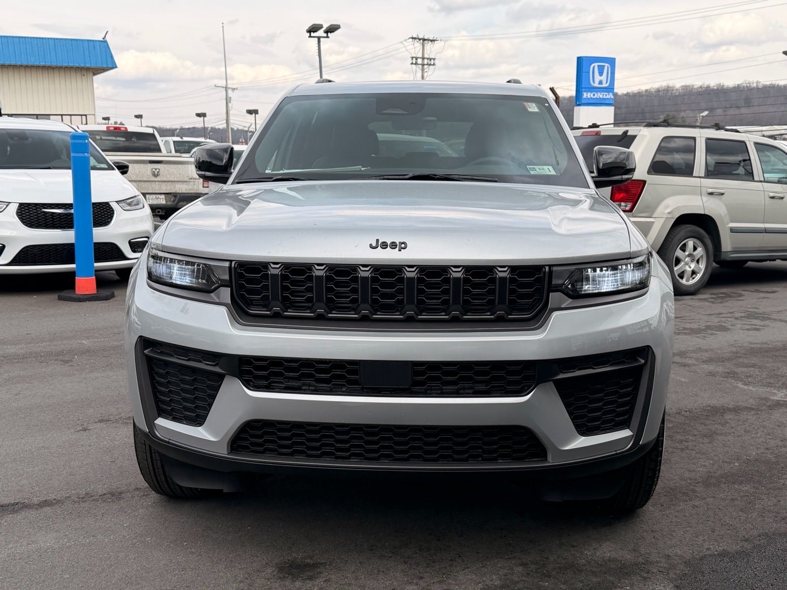 2026 Jeep Grand Cherokee GRAND CHEROKEE LAREDO ALTITUDE 4X4