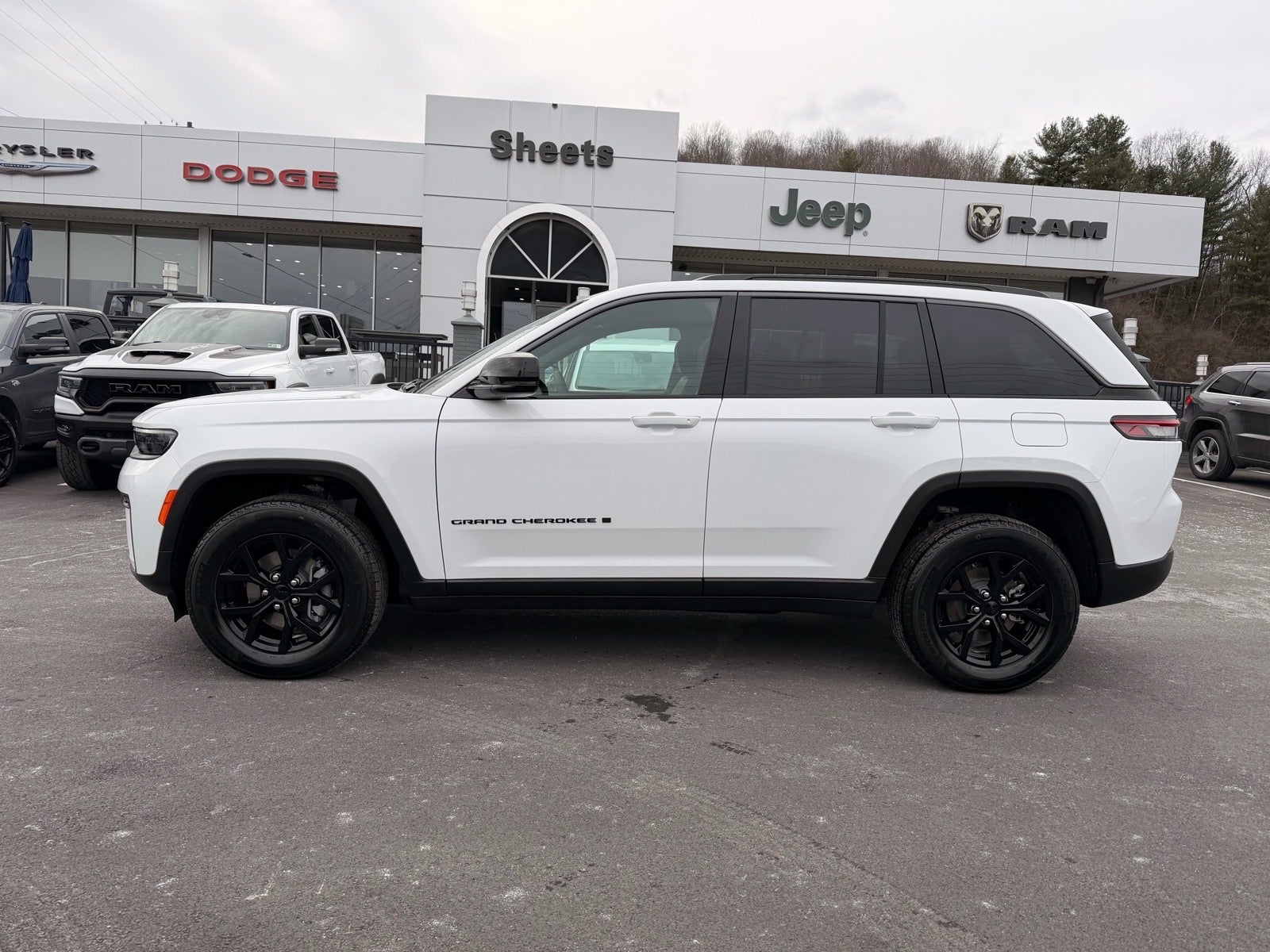 2026 Jeep Grand Cherokee GRAND CHEROKEE ALTITUDE 4X4