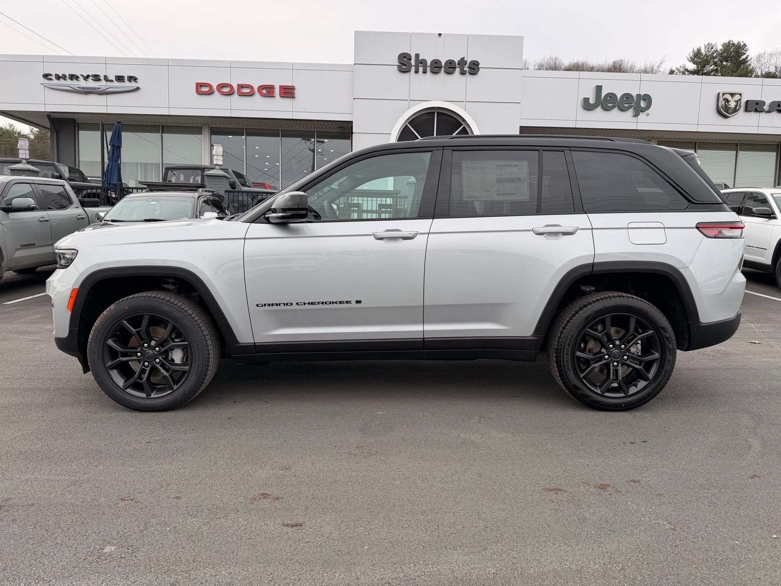 2025 Jeep Grand Cherokee GRAND CHEROKEE LIMITED 4X4