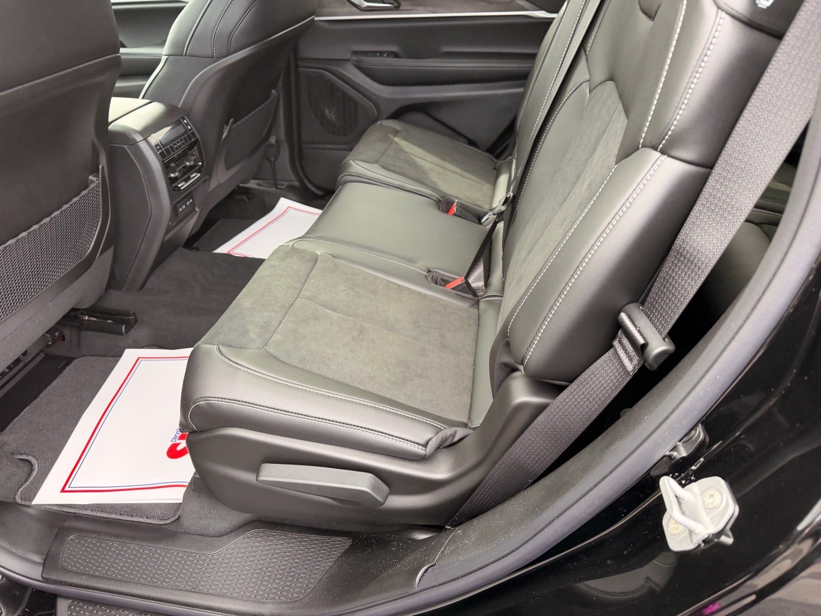 2026 Jeep Grand Cherokee GRAND CHEROKEE L LAREDO ALTITUDE 4X4