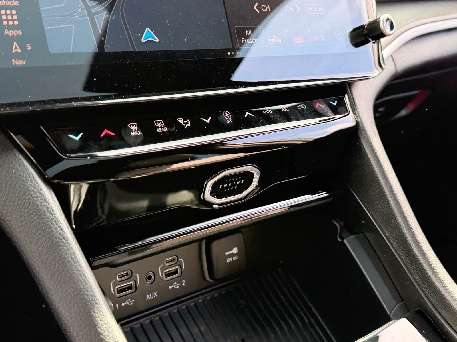 2026 Jeep Grand Cherokee GRAND CHEROKEE L LAREDO ALTITUDE 4X4