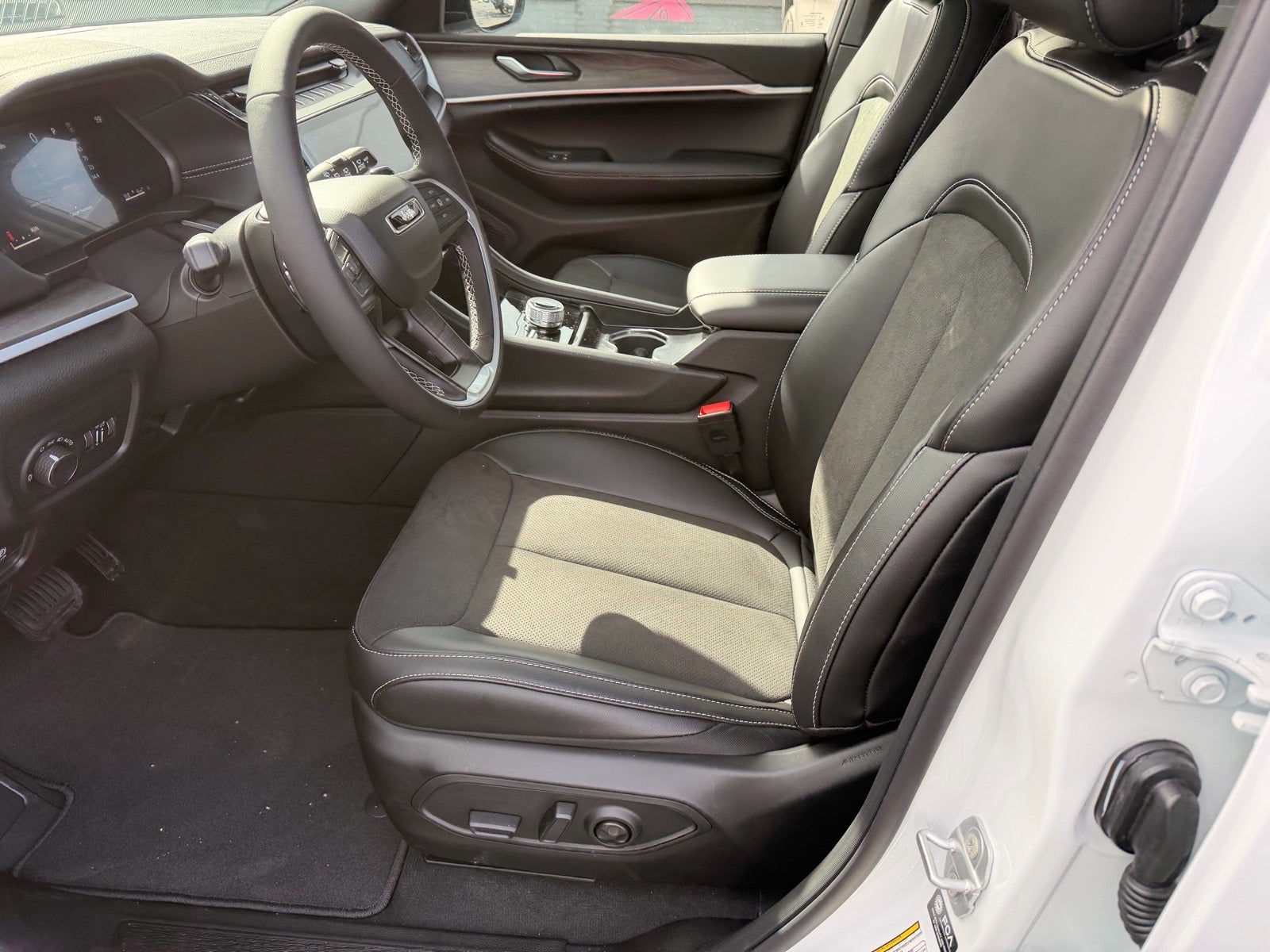 2026 Jeep Grand Cherokee GRAND CHEROKEE L LAREDO ALTITUDE 4X4