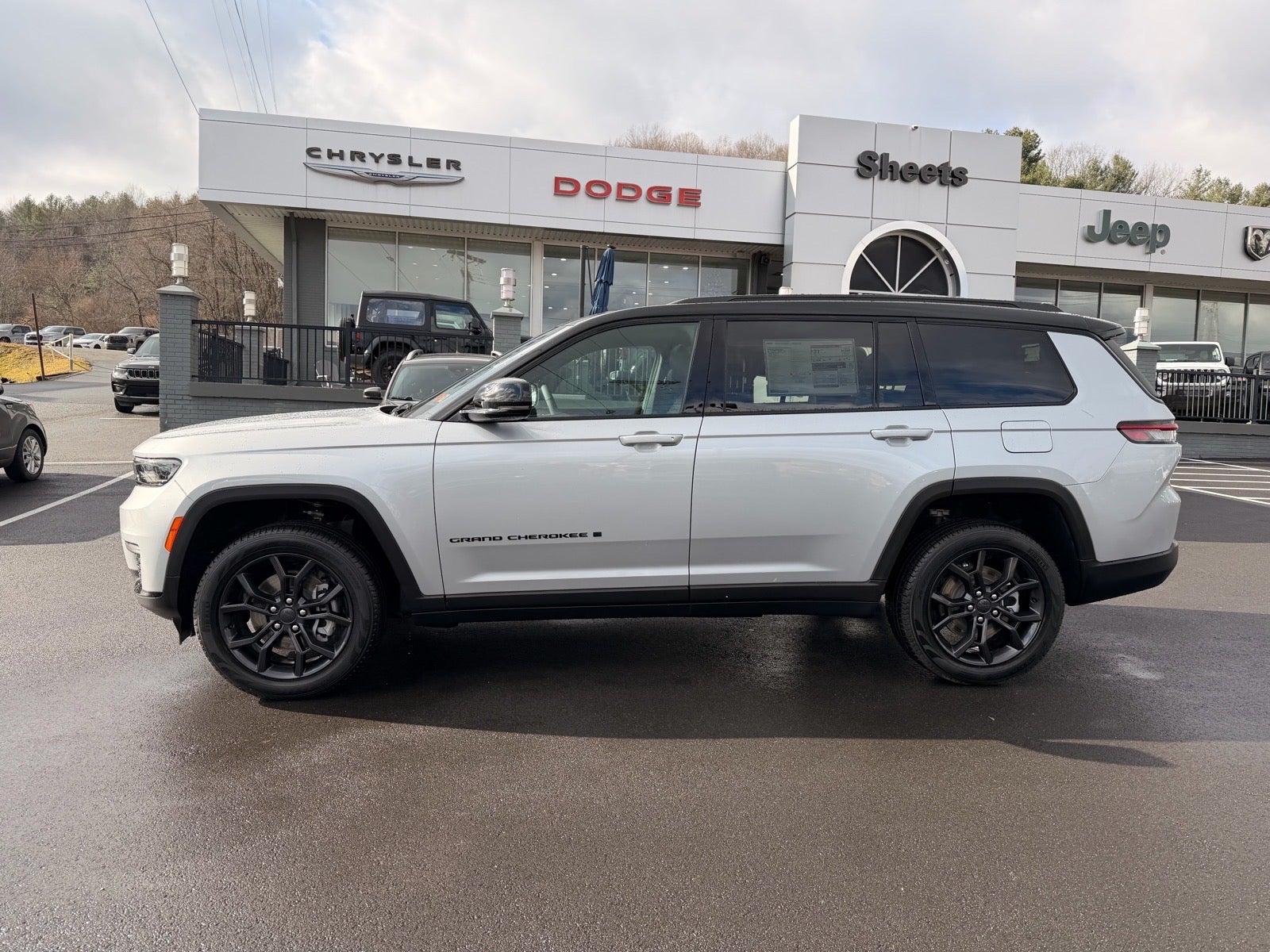2025 Jeep Grand Cherokee GRAND CHEROKEE L LIMITED 4X4