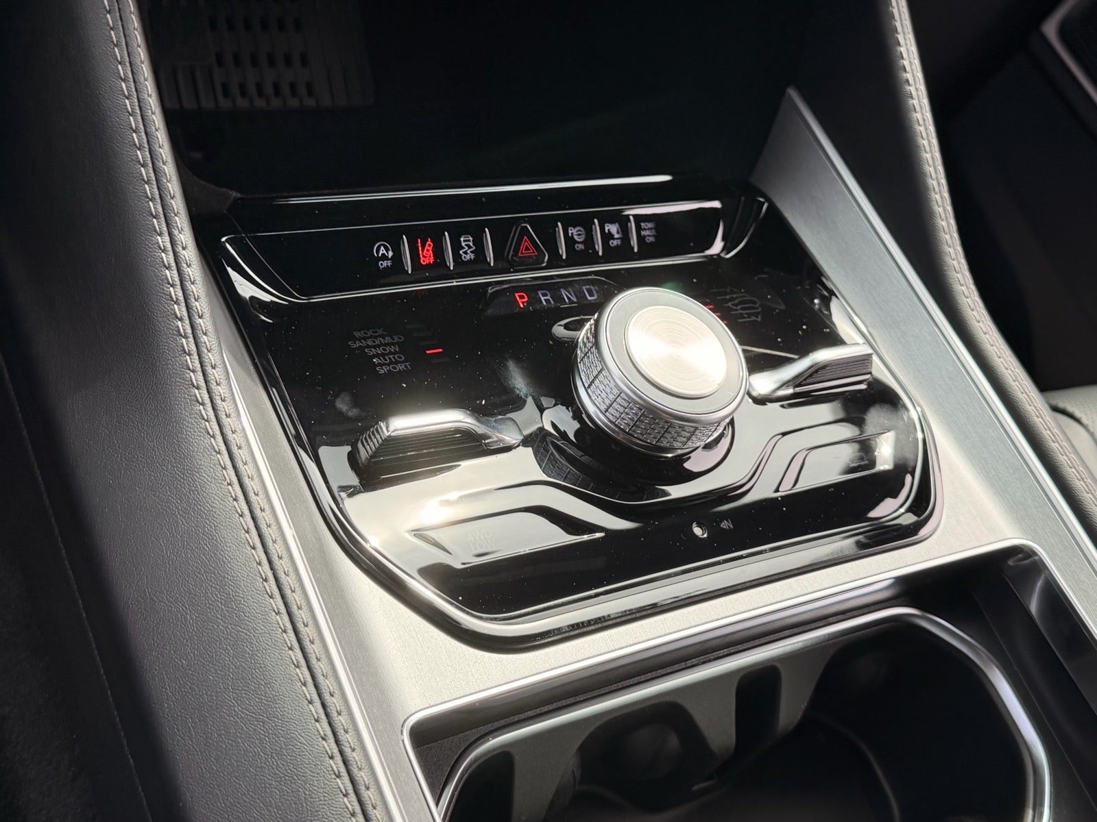 2026 Jeep Grand Wagoneer GRAND WAGONEER UPLAND 4X4