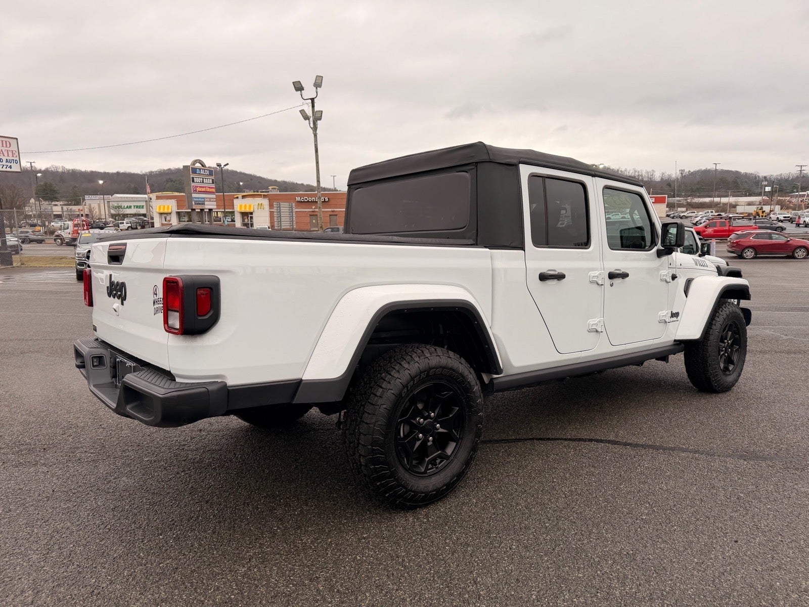 2023 Jeep Gladiator Willys 4x4