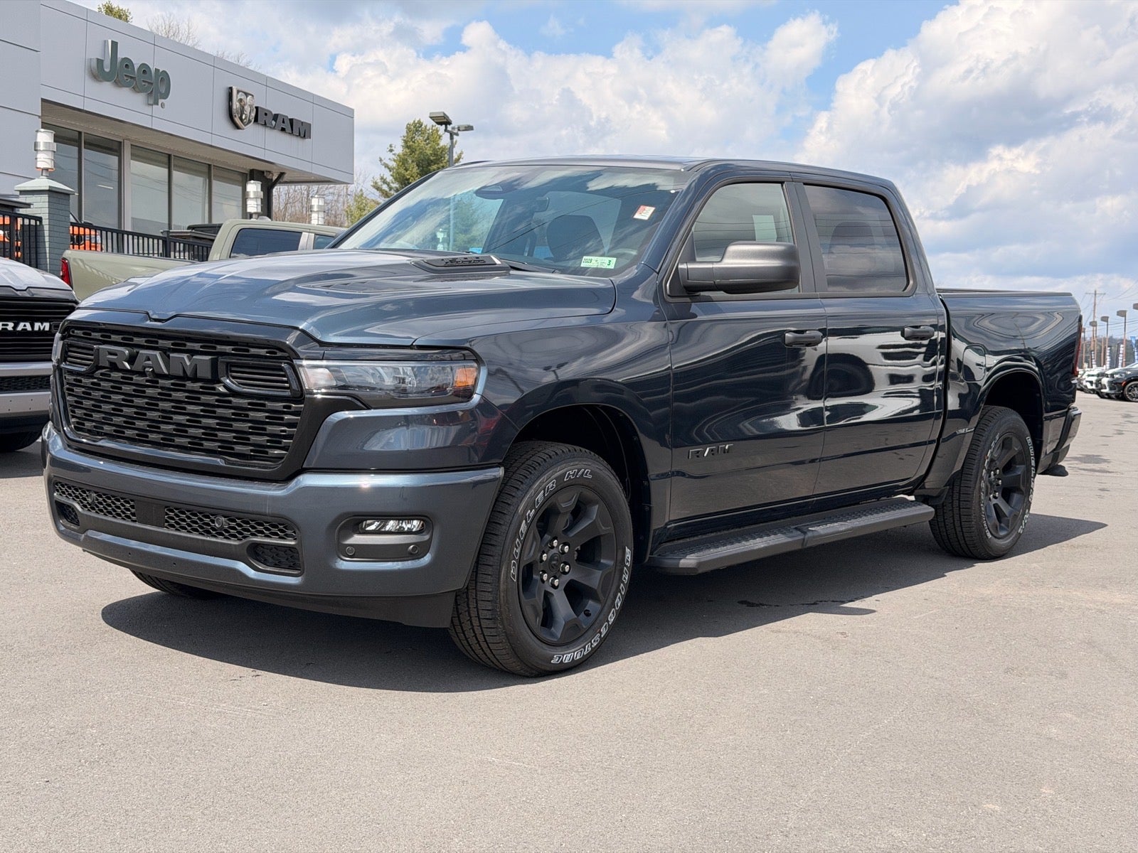 2026 RAM Ram 1500 RAM 1500 EXPRESS CREW CAB 4X4 5'7' BOX