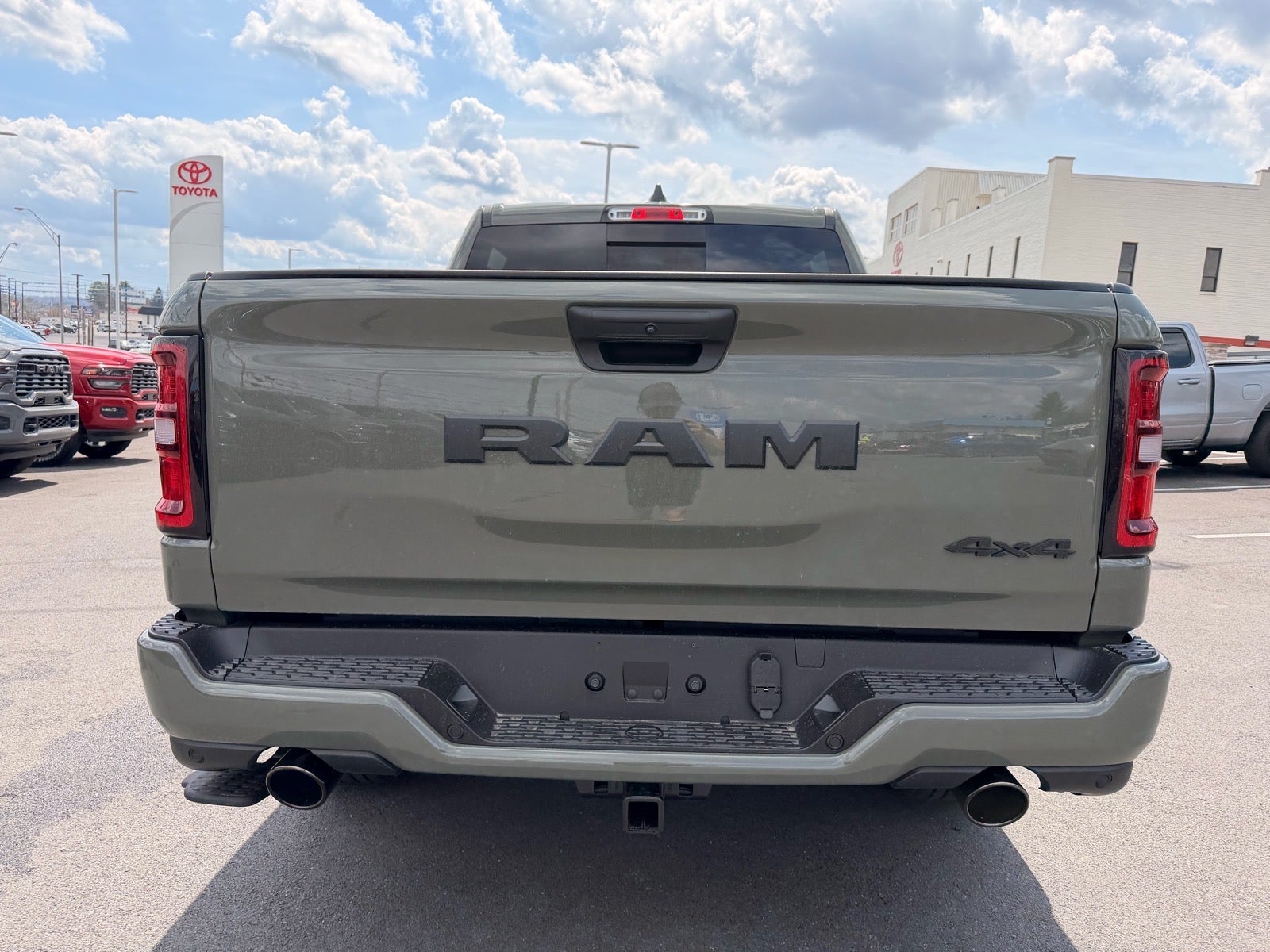 2026 RAM Ram 1500 RAM 1500 EXPRESS CREW CAB 4X4 5'7' BOX