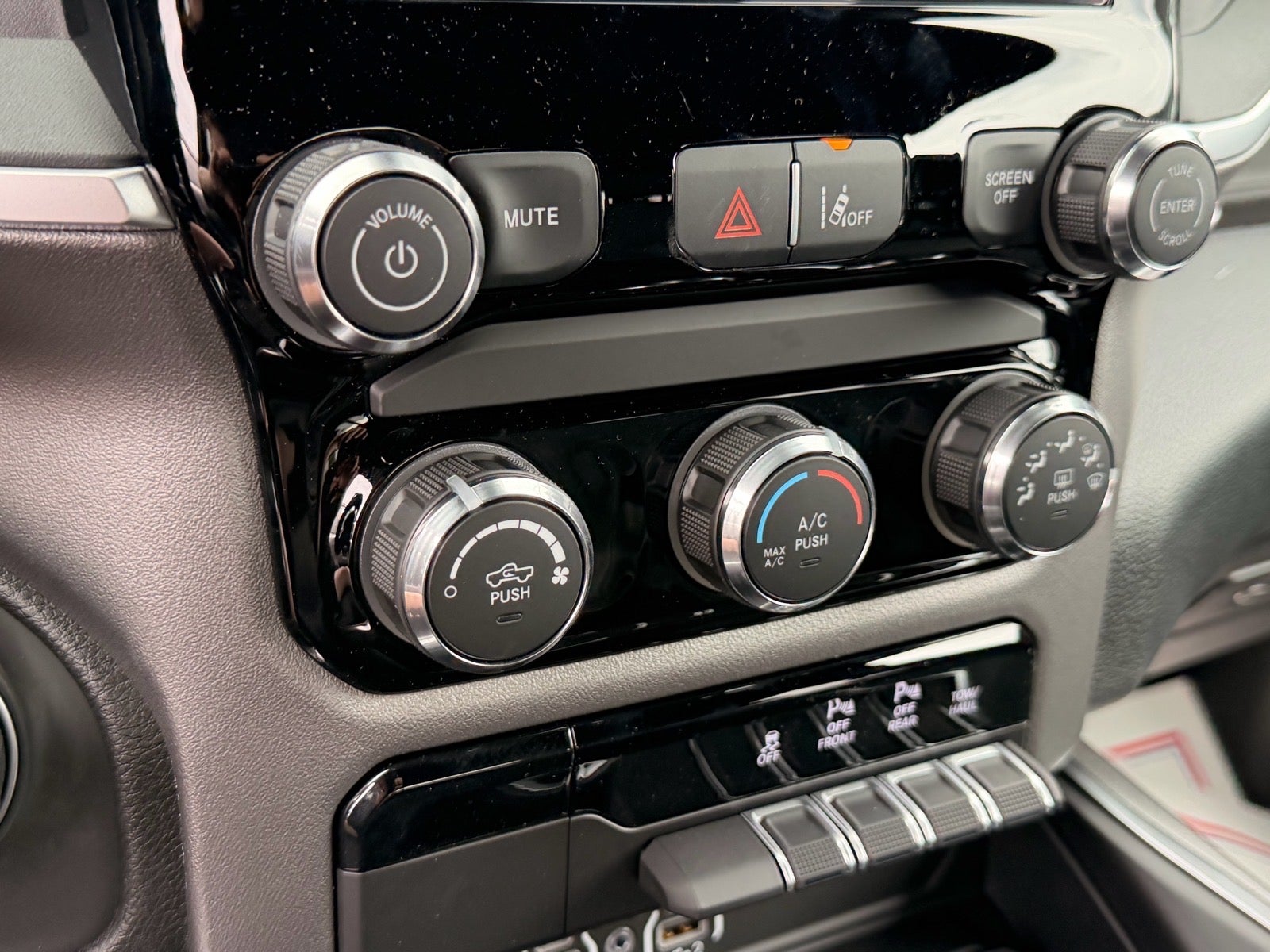 2026 RAM Ram 1500 RAM 1500 EXPRESS CREW CAB 4X4 5'7' BOX