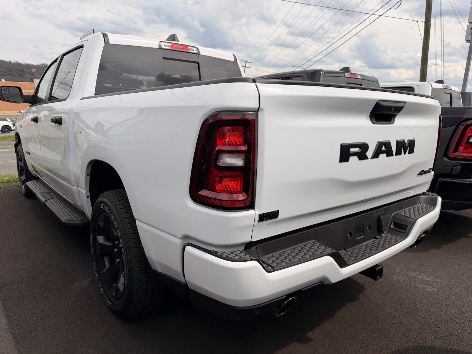 2026 RAM Ram 1500 RAM 1500 EXPRESS CREW CAB 4X4 5'7' BOX