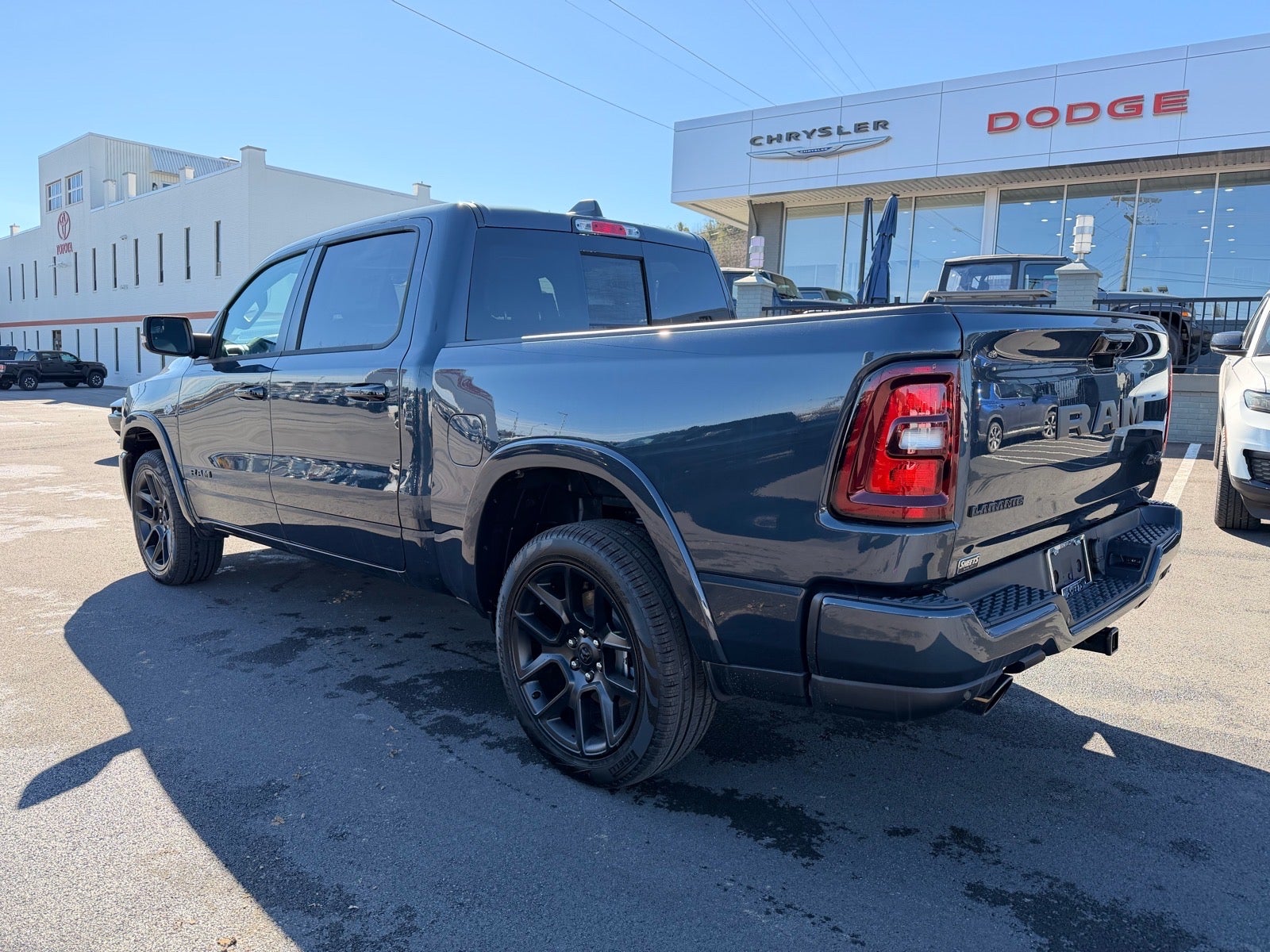 2026 RAM Ram 1500 RAM 1500 LARAMIE CREW CAB 4X4 5'7' BOX