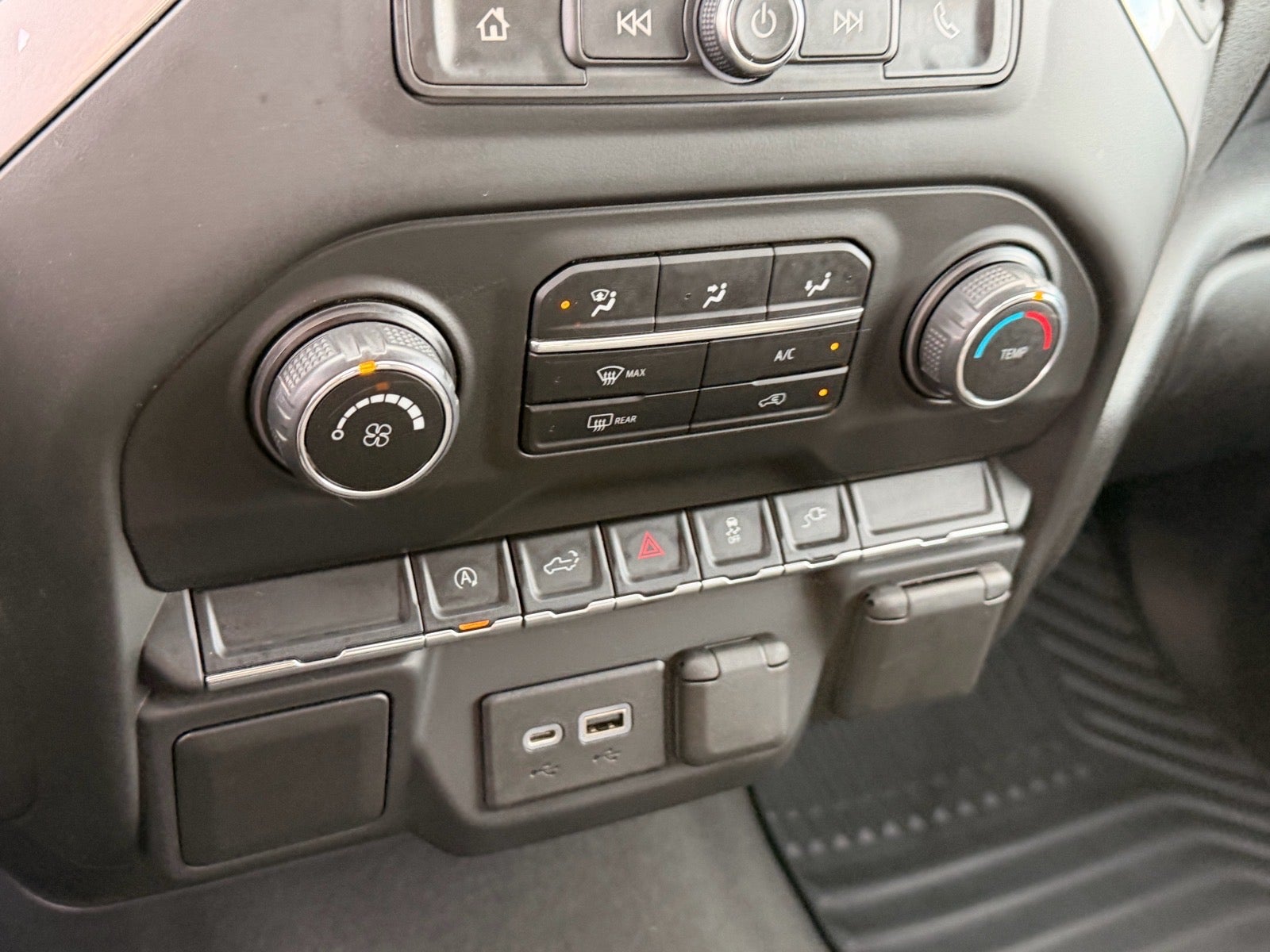 2021 Chevrolet Silverado 1500 4WD Crew Cab Short Bed Custom