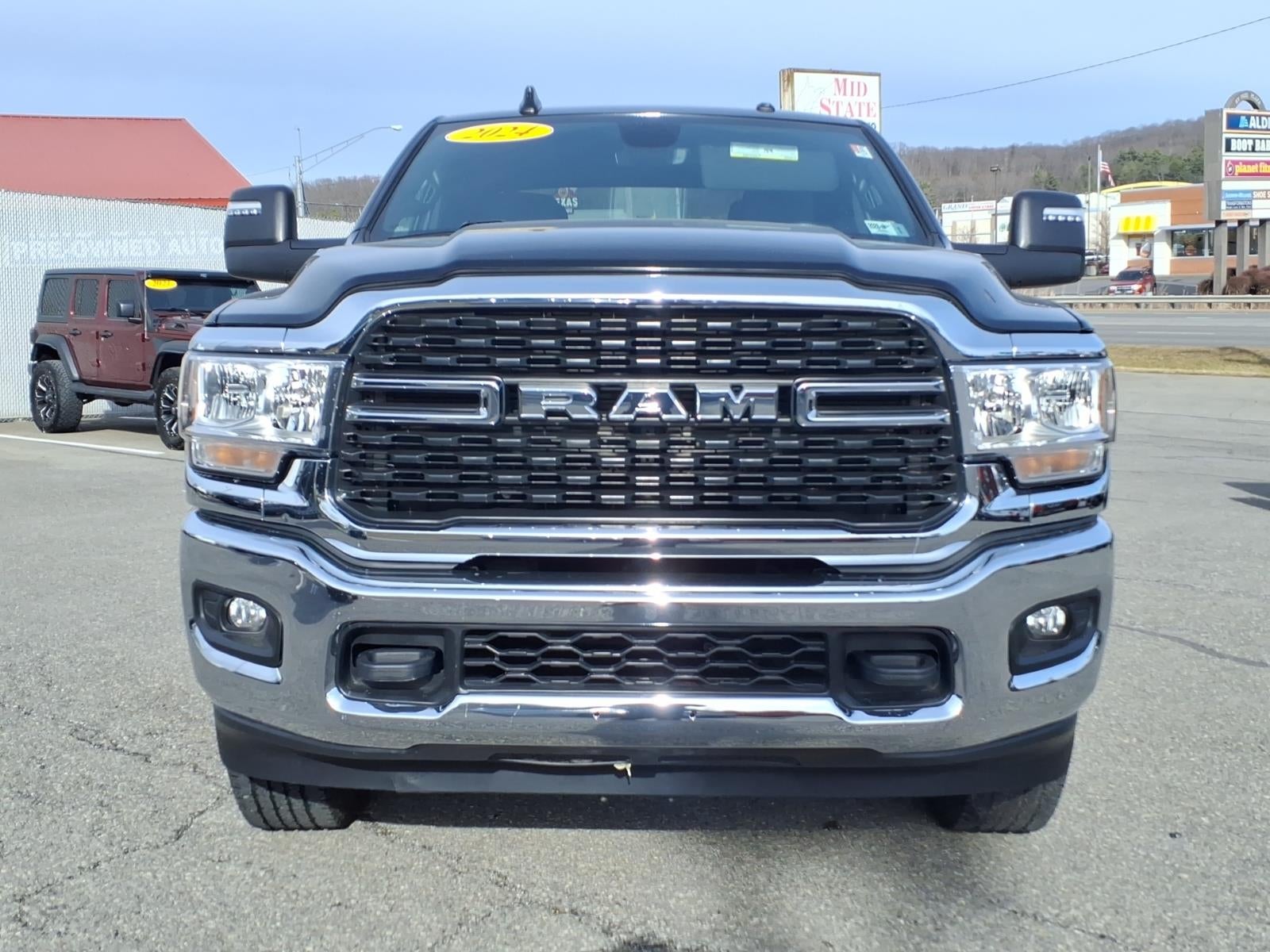 2024 RAM 2500 Big Horn Crew Cab 4x4 6'4' Box