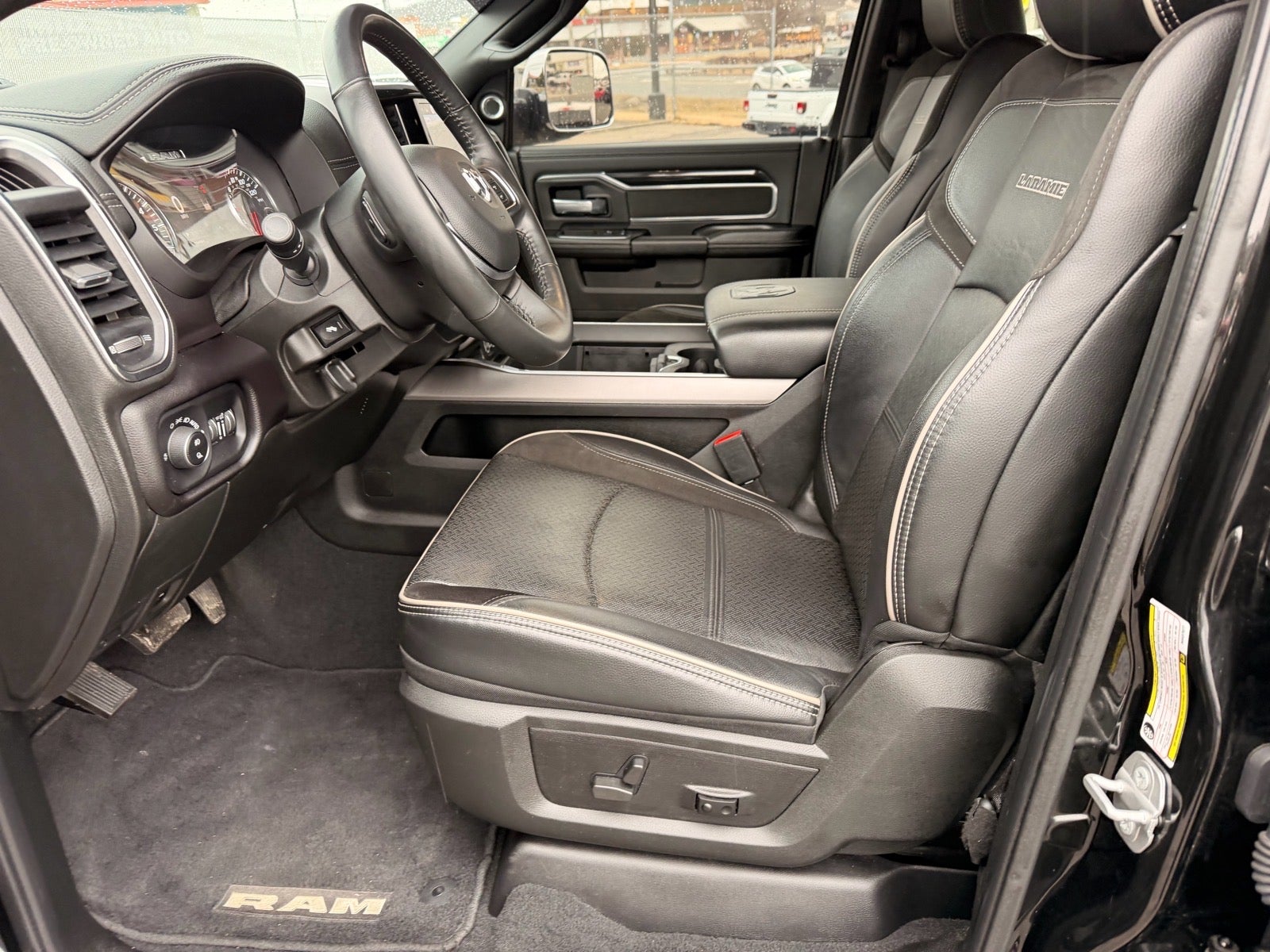 2022 RAM 2500 Laramie Crew Cab 4x4 6'4' Box