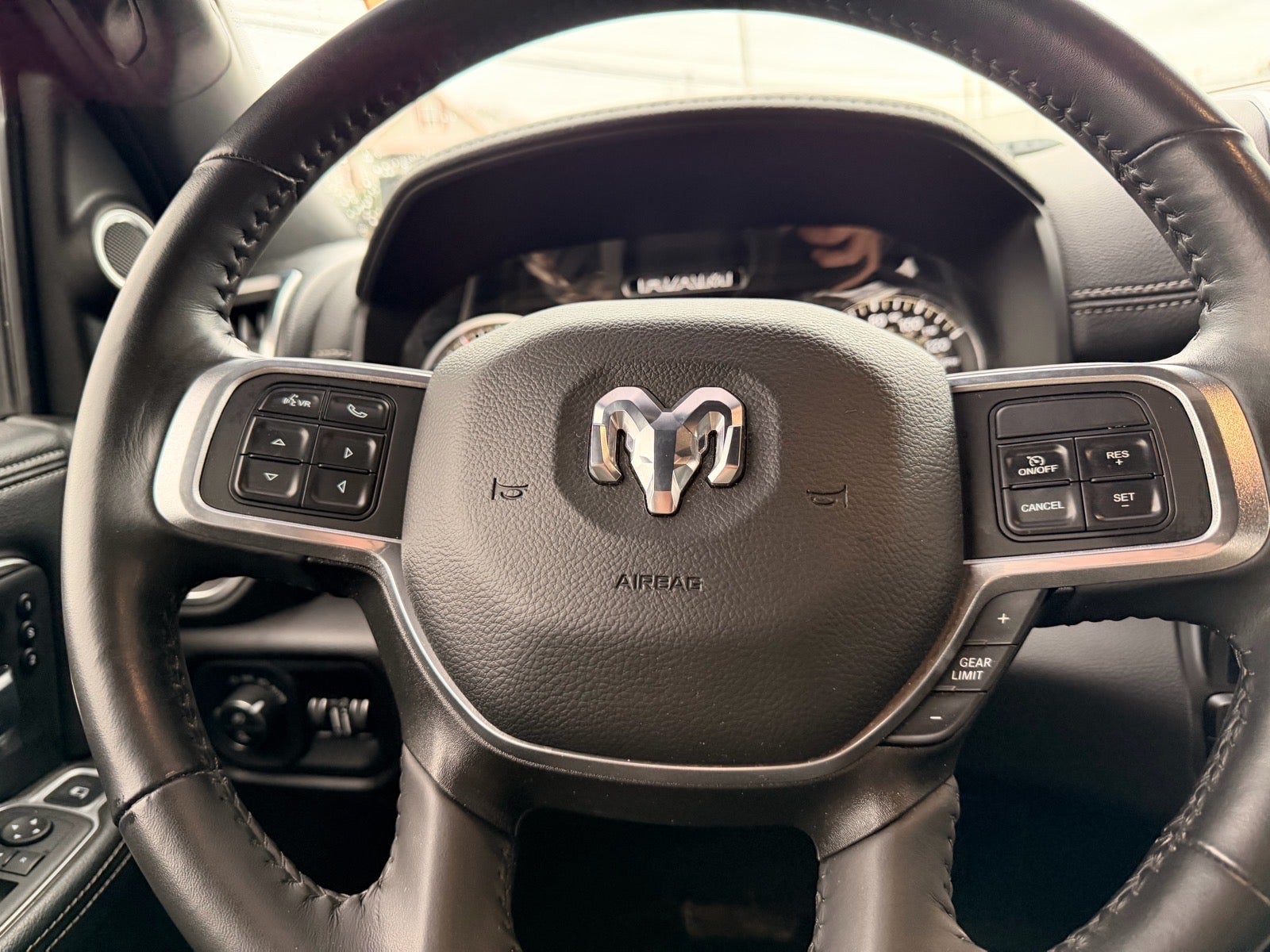 2022 RAM 2500 Laramie Crew Cab 4x4 6'4' Box