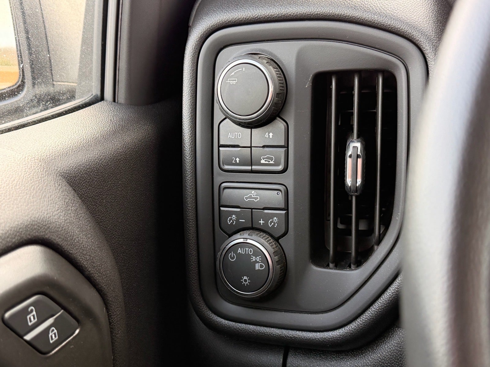 2025 Chevrolet Silverado 1500 4WD Regular Cab Standard Bed WT