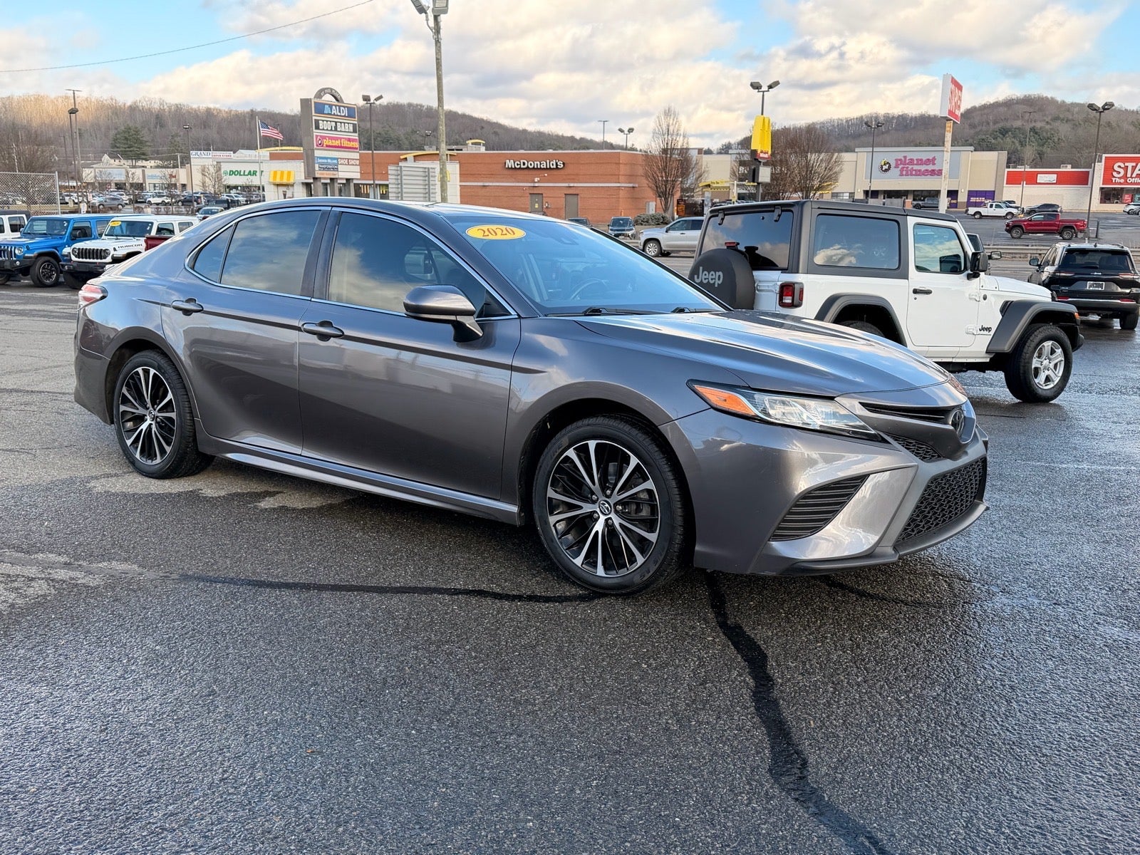 2020 Toyota Camry SE